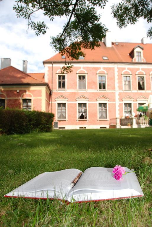 Lezno Palace Exterior photo