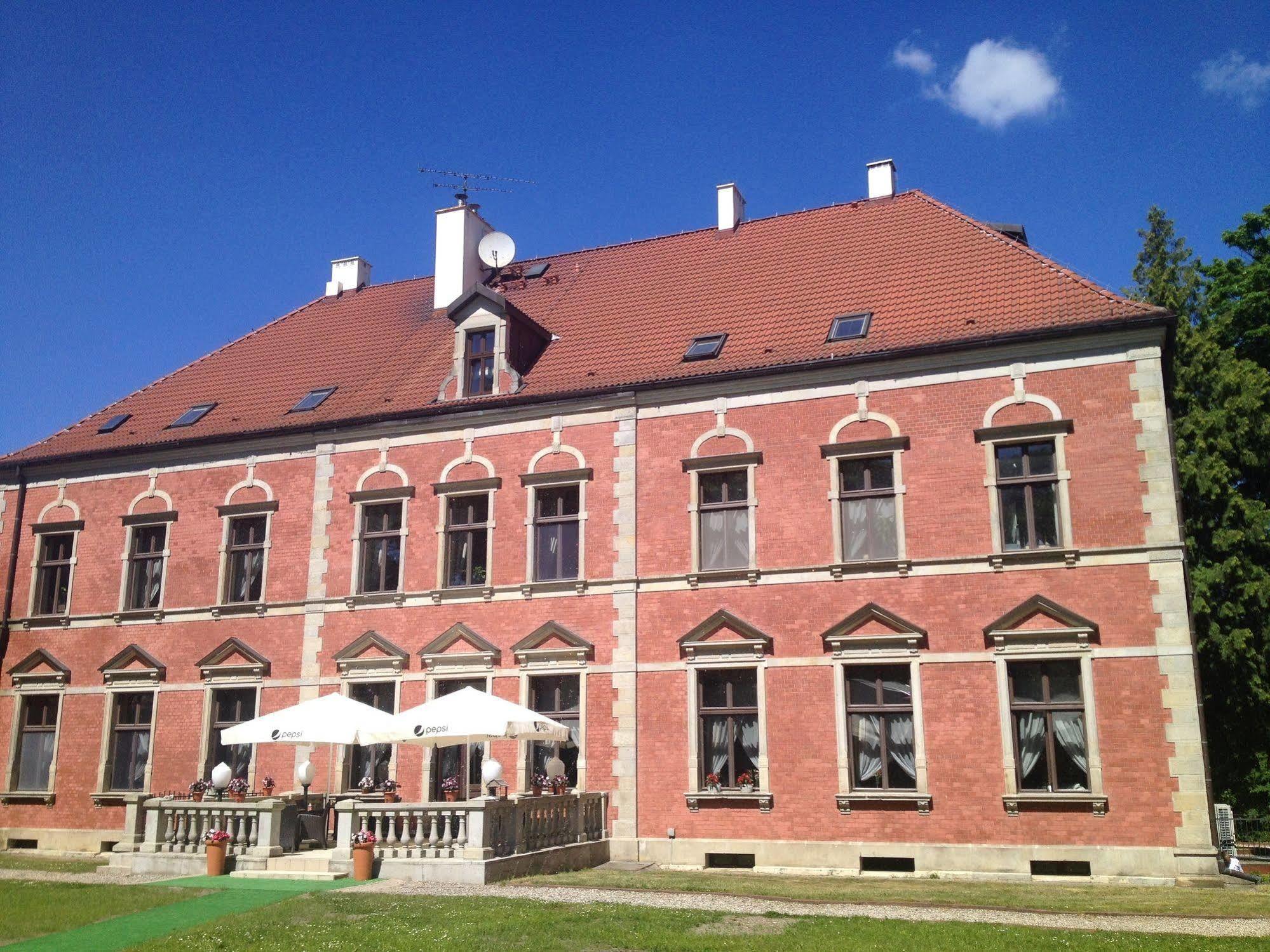 Lezno Palace Exterior photo