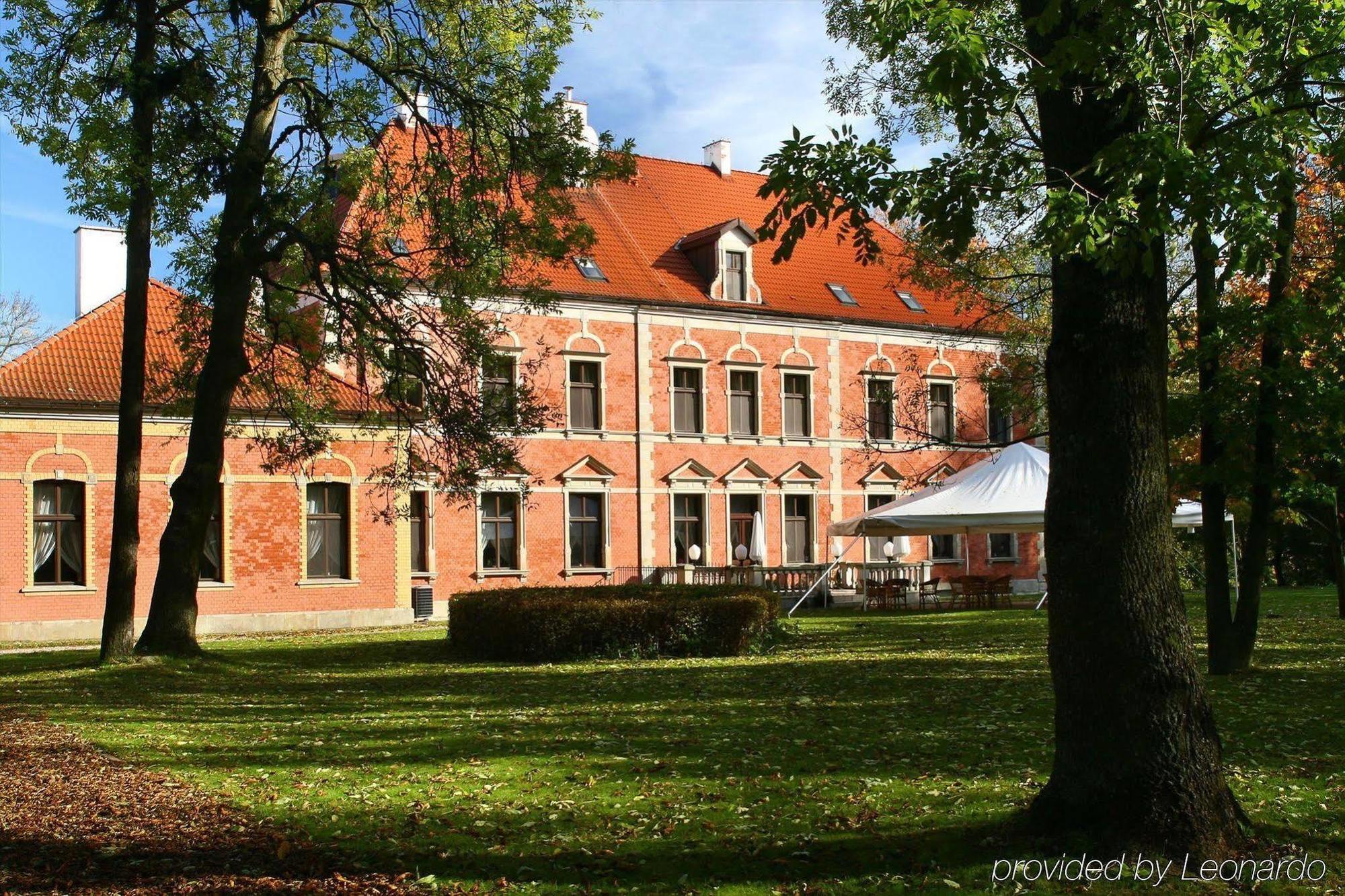 Lezno Palace Exterior photo